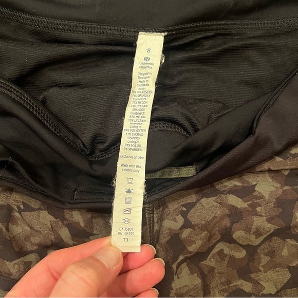 Lululemon speed short 2.5 inseam - Picture 3 of 3